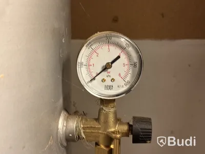 2 st bevattningspumpar Grundfos med 4 st vattentankar