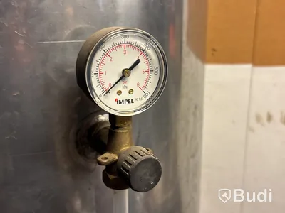 2 st bevattningspumpar Grundfos med 4 st vattentankar