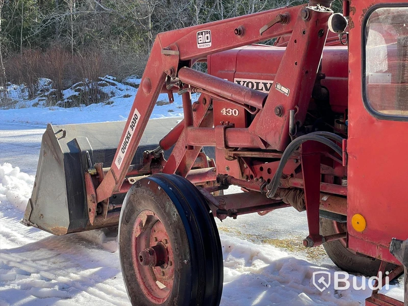 Traktor Volvo BM 430 T med lastarm skopa och gafflar