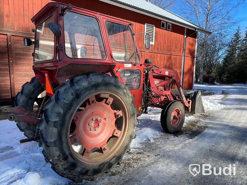 Traktor Volvo BM 430 T med lastarm skopa och gafflar