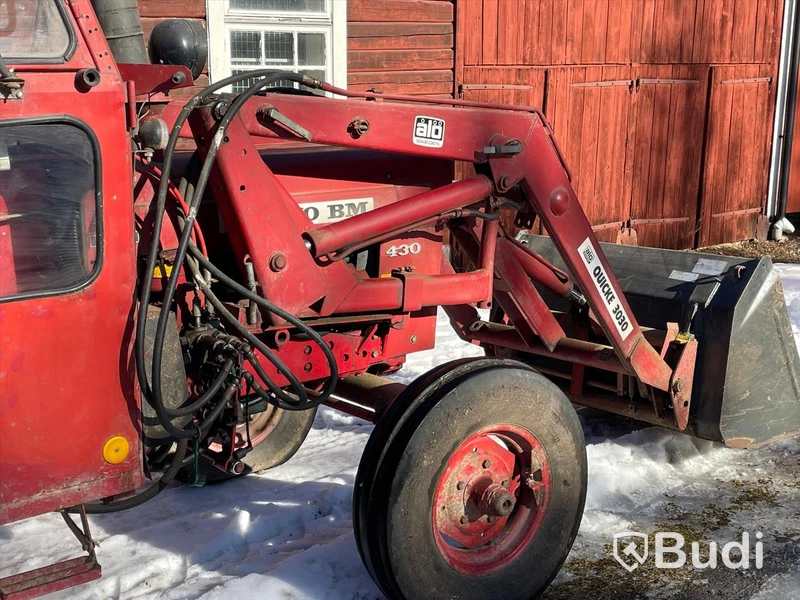 Traktor Volvo BM 430 T med lastarm skopa och gafflar