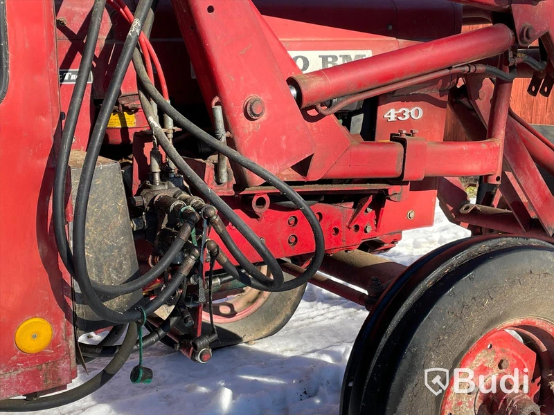 Traktor Volvo BM 430 T med lastarm skopa och gafflar