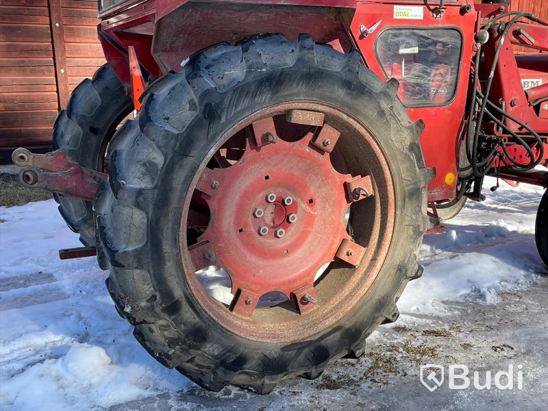 Traktor Volvo BM 430 T med lastarm skopa och gafflar