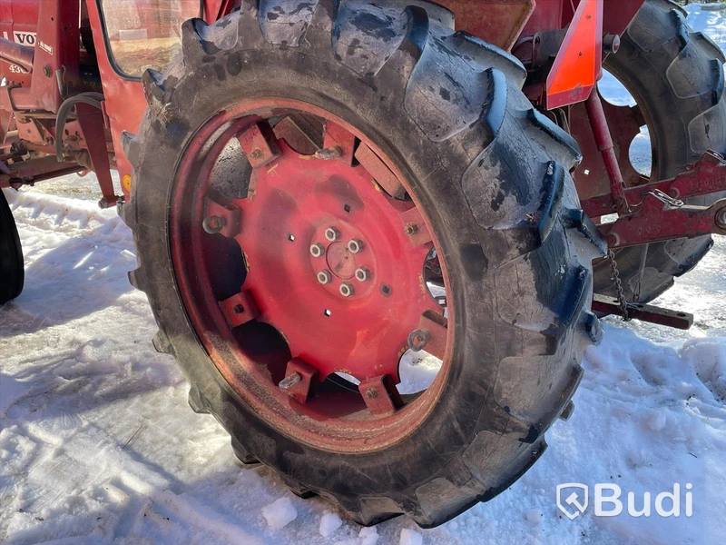 Traktor Volvo BM 430 T med lastarm skopa och gafflar