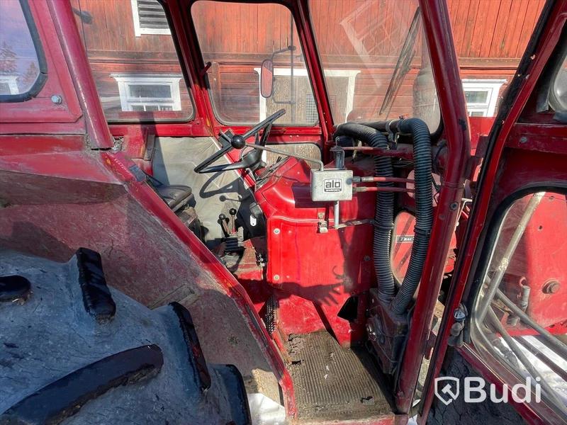 Traktor Volvo BM 430 T med lastarm skopa och gafflar