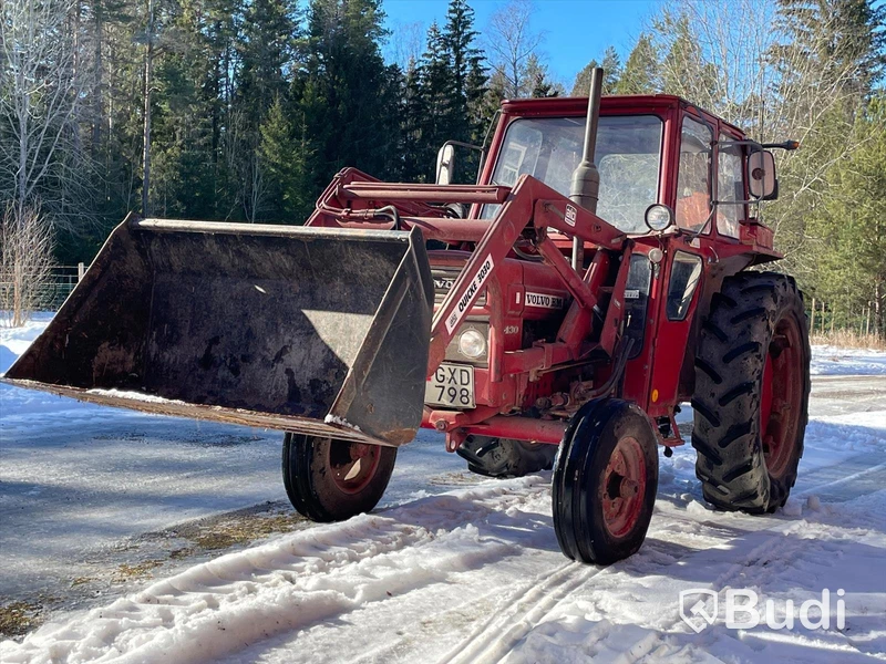 Traktor Volvo BM 430 T med lastarm skopa och gafflar