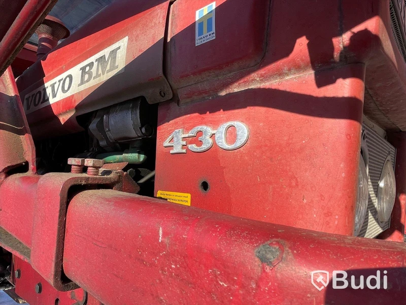 Traktor Volvo BM 430 T med lastarm skopa och gafflar