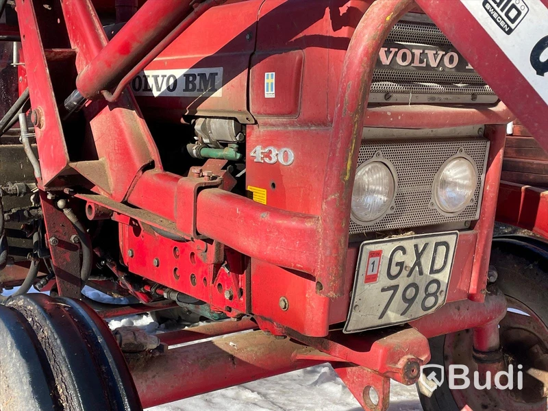 Traktor Volvo BM 430 T med lastarm skopa och gafflar