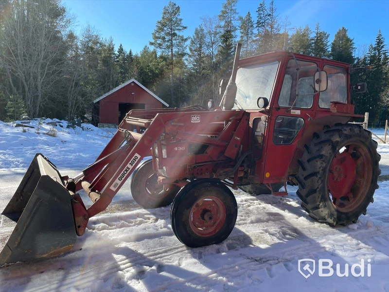 Traktor Volvo BM 430 T med lastarm skopa och gafflar