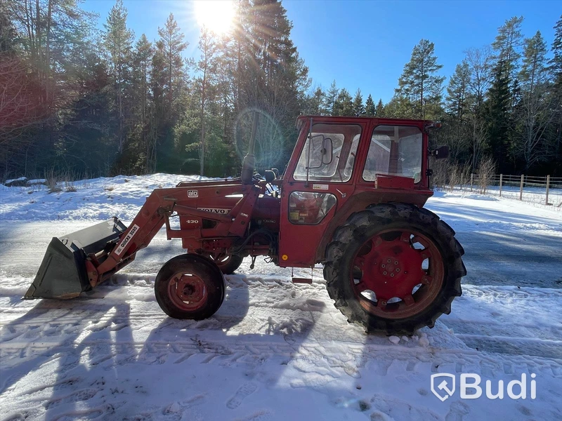 Traktor Volvo BM 430 T med lastarm skopa och gafflar