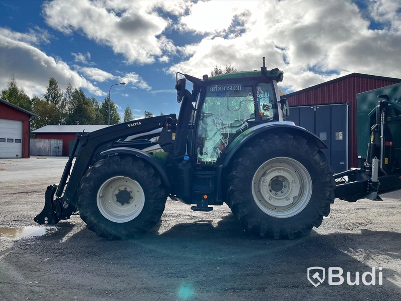 Traktor med lastare, Valtra N174, -2021