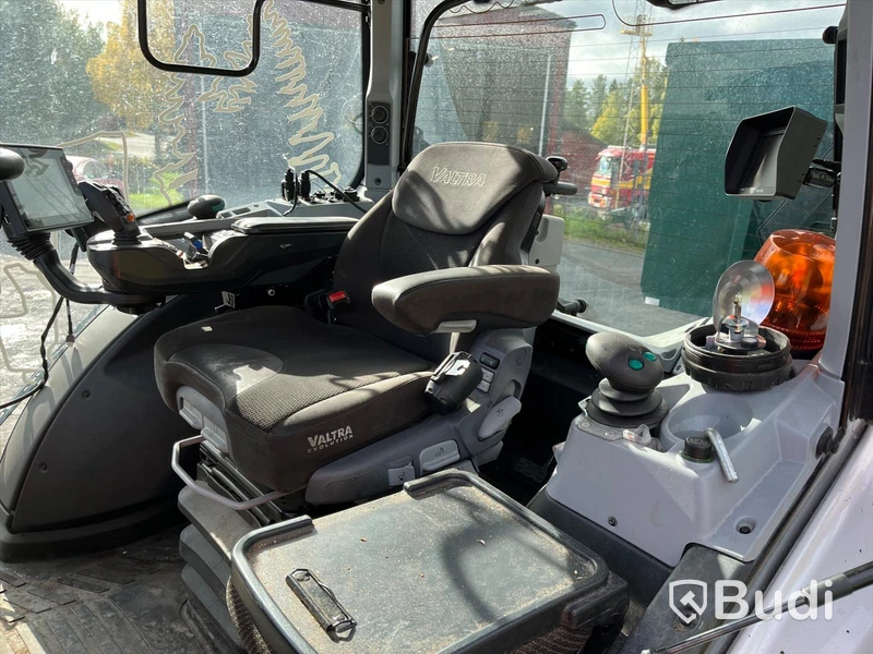 Traktor med lastare, Valtra N174, -2021