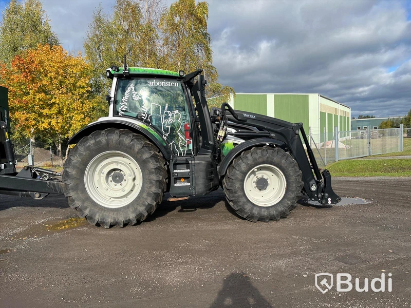 Traktor med lastare, Valtra N174, -2021