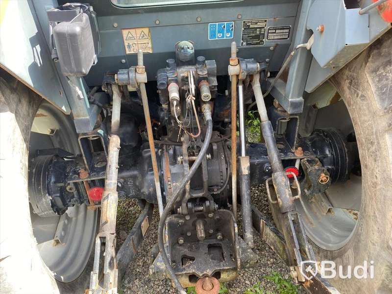 Traktor Massey Fergusson 4245 4WD - power shuttle 12/12 -2001