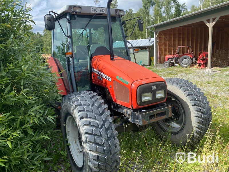 Traktor Massey Fergusson 4245 4WD - power shuttle 12/12 -2001