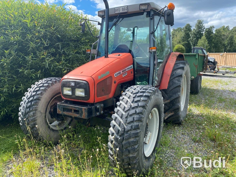 Traktor Massey Fergusson 4245 4WD - power shuttle 12/12 -2001