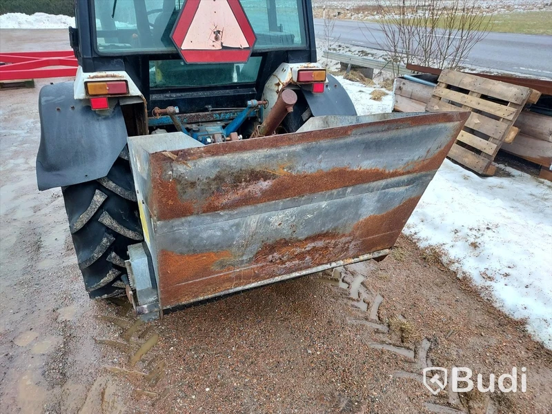 Ford (New Holland) 1720 4wd traktor med plog och sand/saltspridare