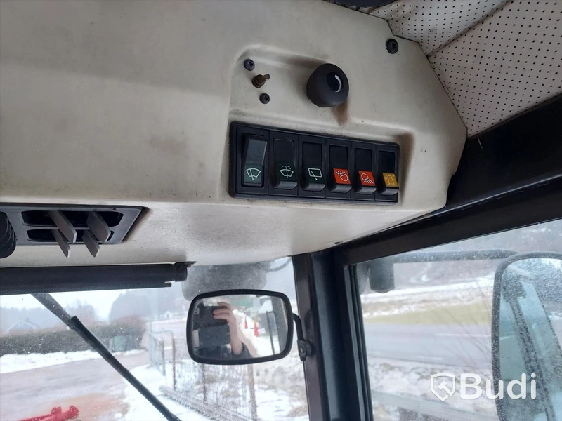 Ford (New Holland) 1720 4wd traktor med plog och sand/saltspridare