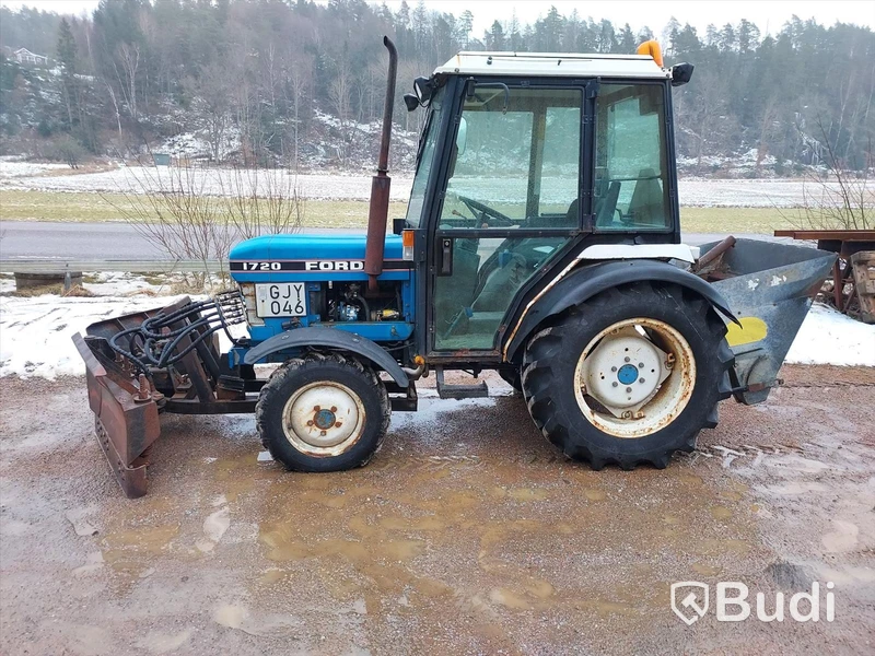 Ford (New Holland) 1720 4wd traktor med plog och sand/saltspridare