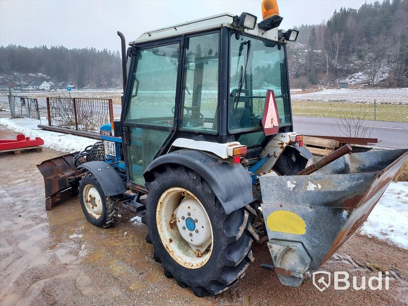 Ford (New Holland) 1720 4wd traktor med plog och sand/saltspridare