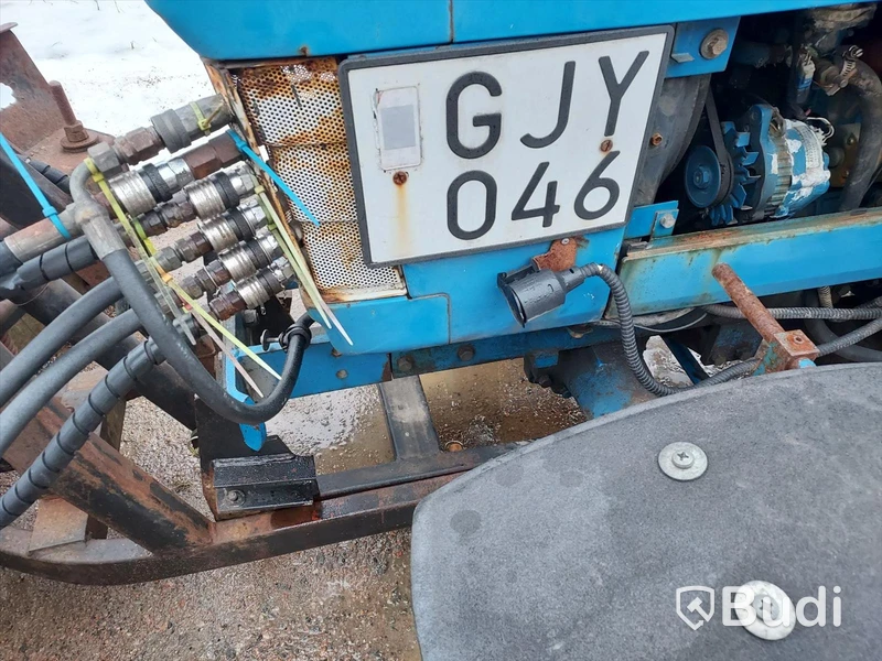 Ford (New Holland) 1720 4wd traktor med plog och sand/saltspridare