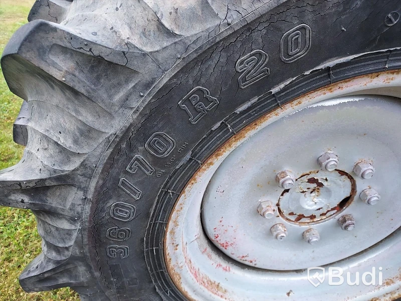 Belarus MTZ 820 4wd traktor med redskap - 95