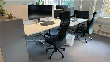 Höj-och sänkbart skrivbord LINAK(160x80) och kontorsstol