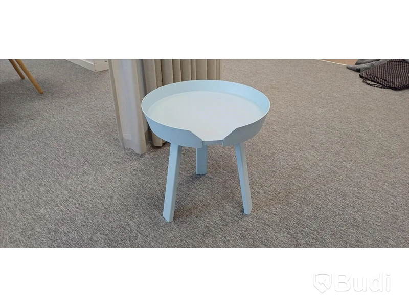Sidobord Muuto - ljusblå – modern och praktisk design