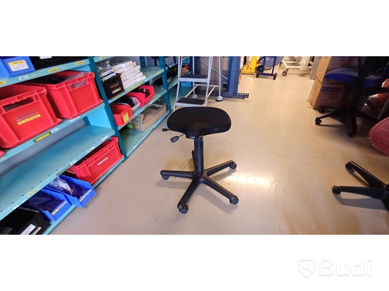 Höj- och sänkbar sittpall - svart