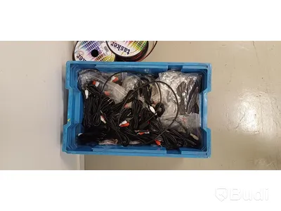 Diverse elektronik - nätadaptrar, audiokablar m.m.