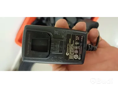 Diverse elektronik - nätadaptrar, audiokablar m.m.