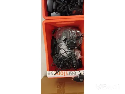 Diverse elektronik - nätadaptrar, audiokablar m.m.