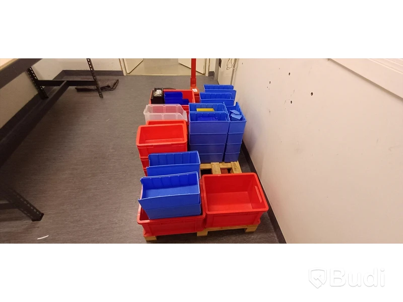 Plastbackar - plastlådor - olika storlekar - ca 50 st