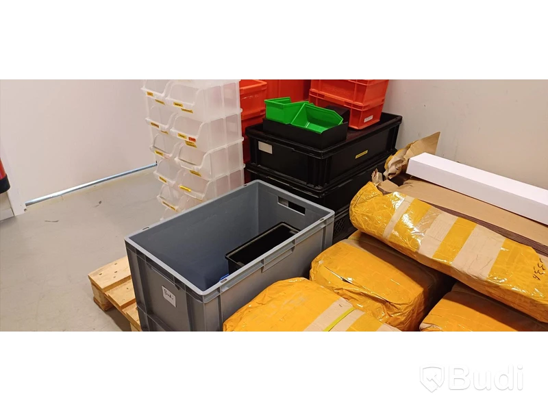 Plastbackar - plastlådor - olika storlekar - ca 45 st