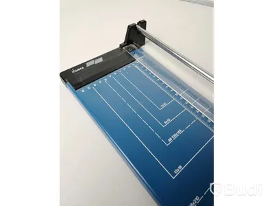 Pappersskärare och häftapparat - Dahle och Rapid.