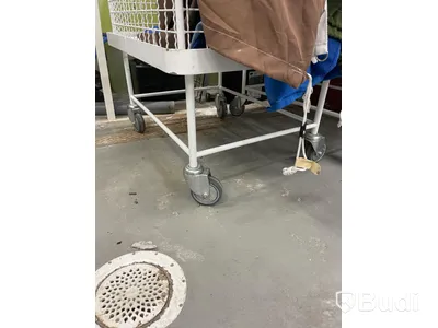 Tvättvagn på hjul.