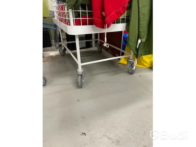 Tvättvagn på hjul.