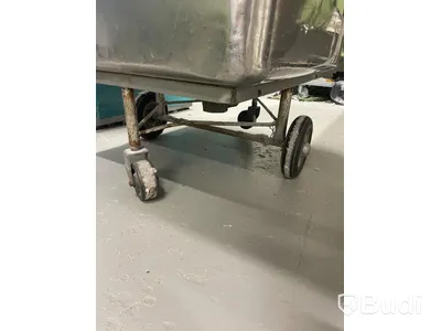 Rostfri tvättbalja på hjul