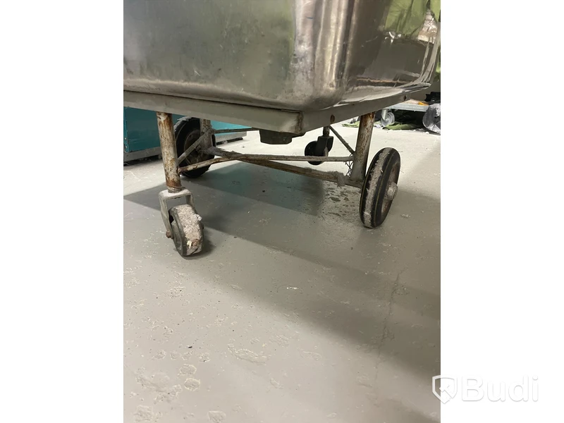 Rostfri tvättbalja på hjul