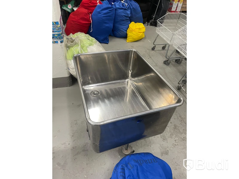 Rostfri tvättbalja på hjul