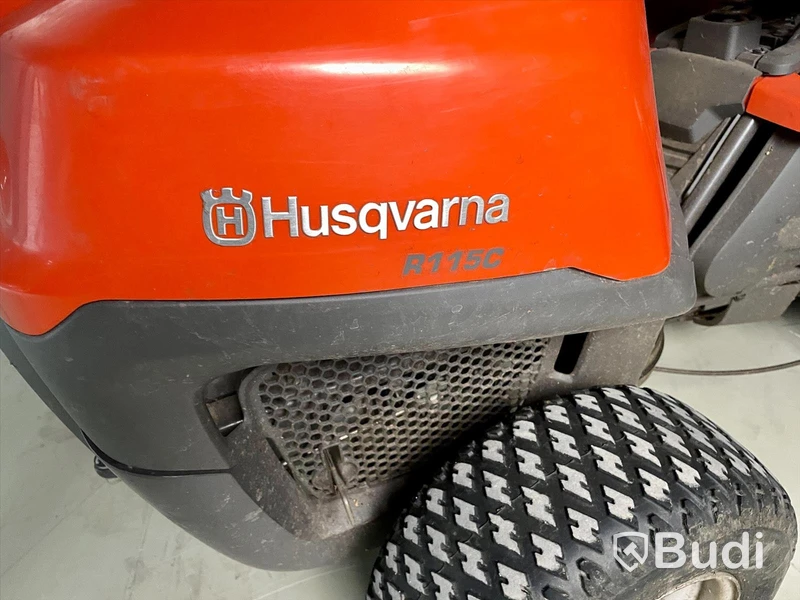 Åkgräsklippare Husqvarna R115C inkl plogblad och kärra