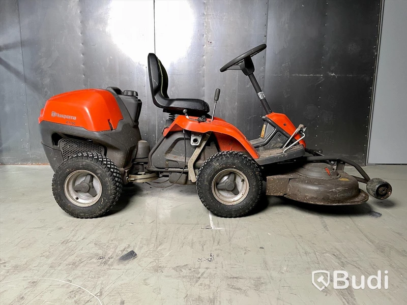 Åkgräsklippare Husqvarna R115C inkl plogblad och kärra