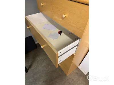 Byrå i trä