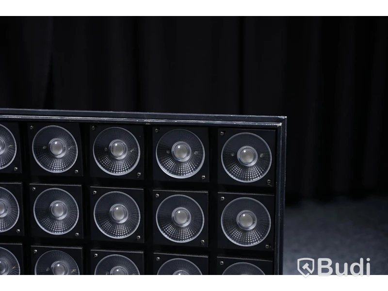 LED-lampor 2st - okänt märke, inkl. flightcase