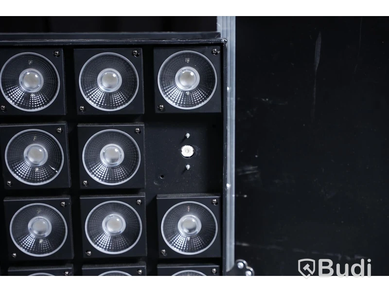 LED-lampor 2st - okänt märke, inkl. flightcase