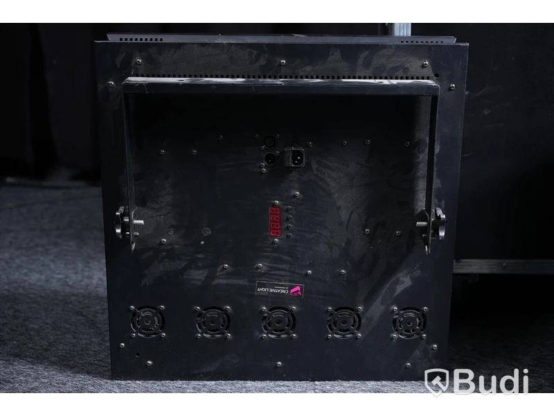 LED-lampor 2st - okänt märke, inkl. flightcase