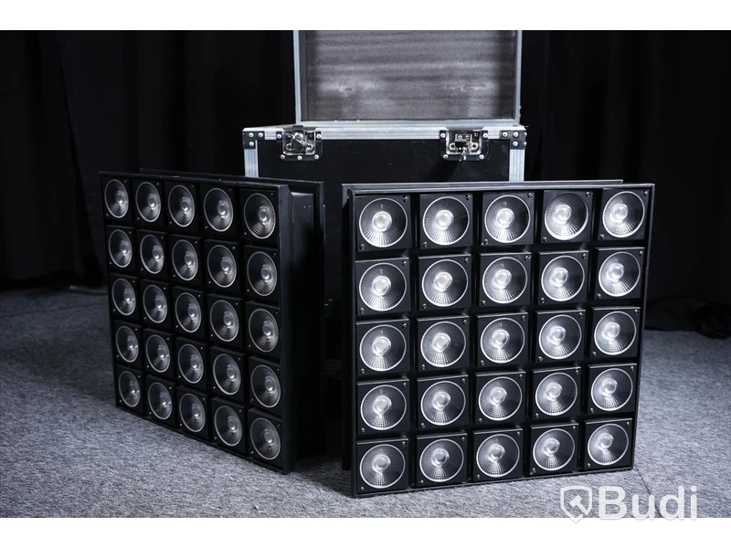 LED-lampor 2st - okänt märke, inkl. flightcase
