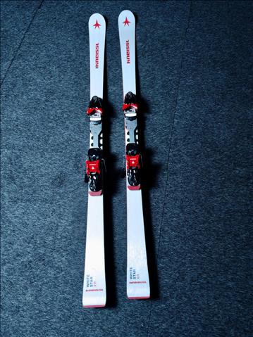 Skidor - Kneissl White Star XR inkl. case Dakine