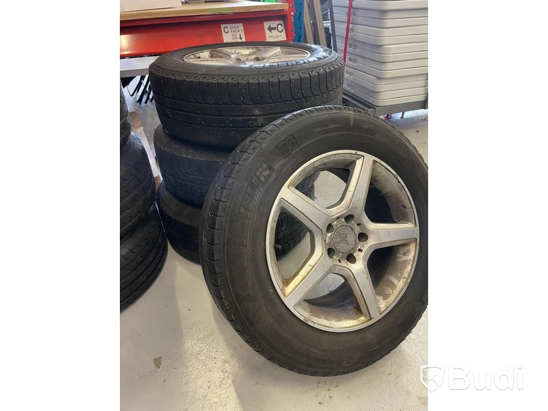 Vinterhjul - 4 st. Michelin, Latitude X-ice X12. Dubbfria.