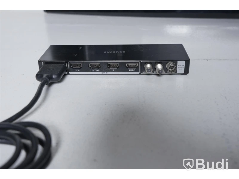 TV - 4K Flat Smart 55", Samsung (UE55KS8005) - Fjärrkontroll samt Samsung One Connect Box medföljer.